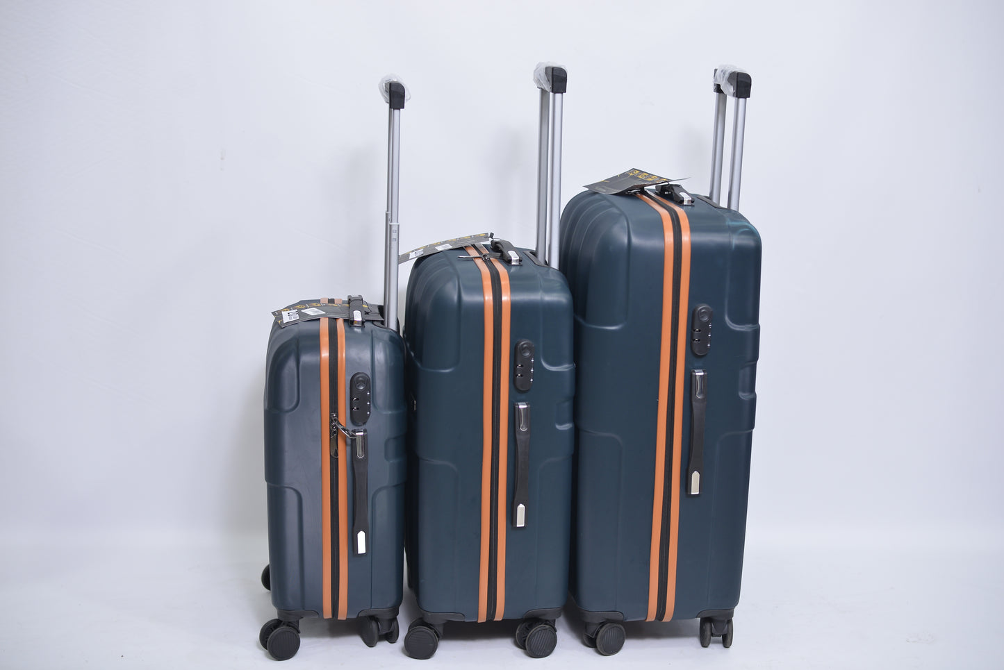 Set Of 3 Only Rs.16500 Imported Luggage Unbreakable 360 Degree Moving