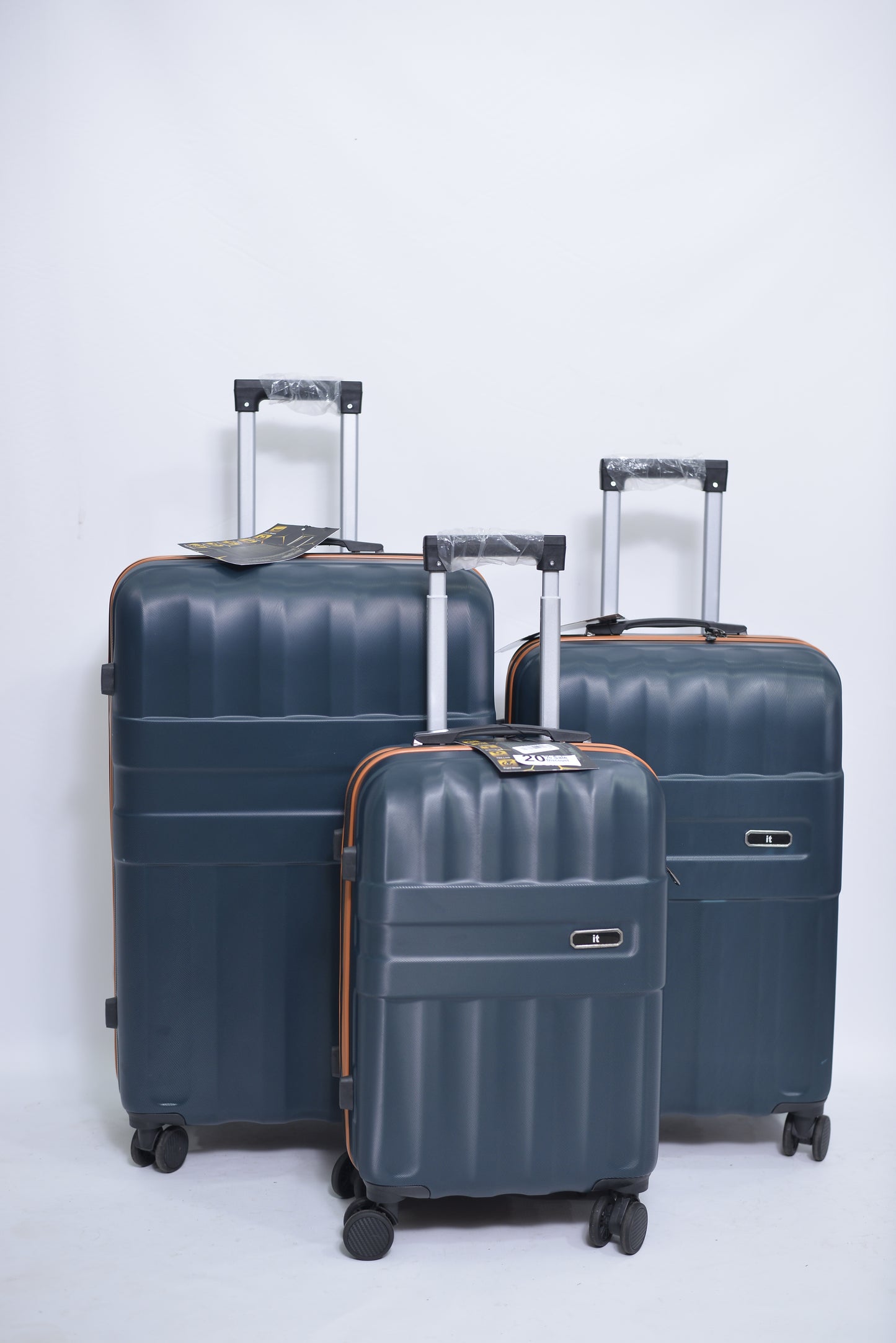 Set Of 3 Only Rs.16500 Imported Luggage Unbreakable 360 Degree Moving