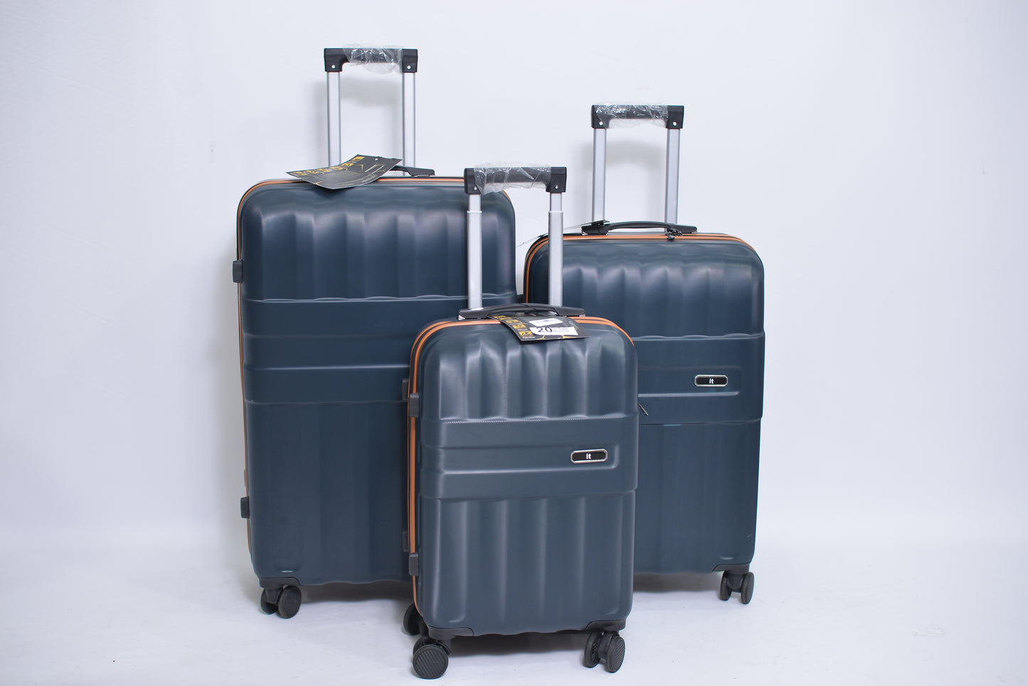 Set Of 3 Only Rs.16500 Imported Luggage Unbreakable 360 Degree Moving