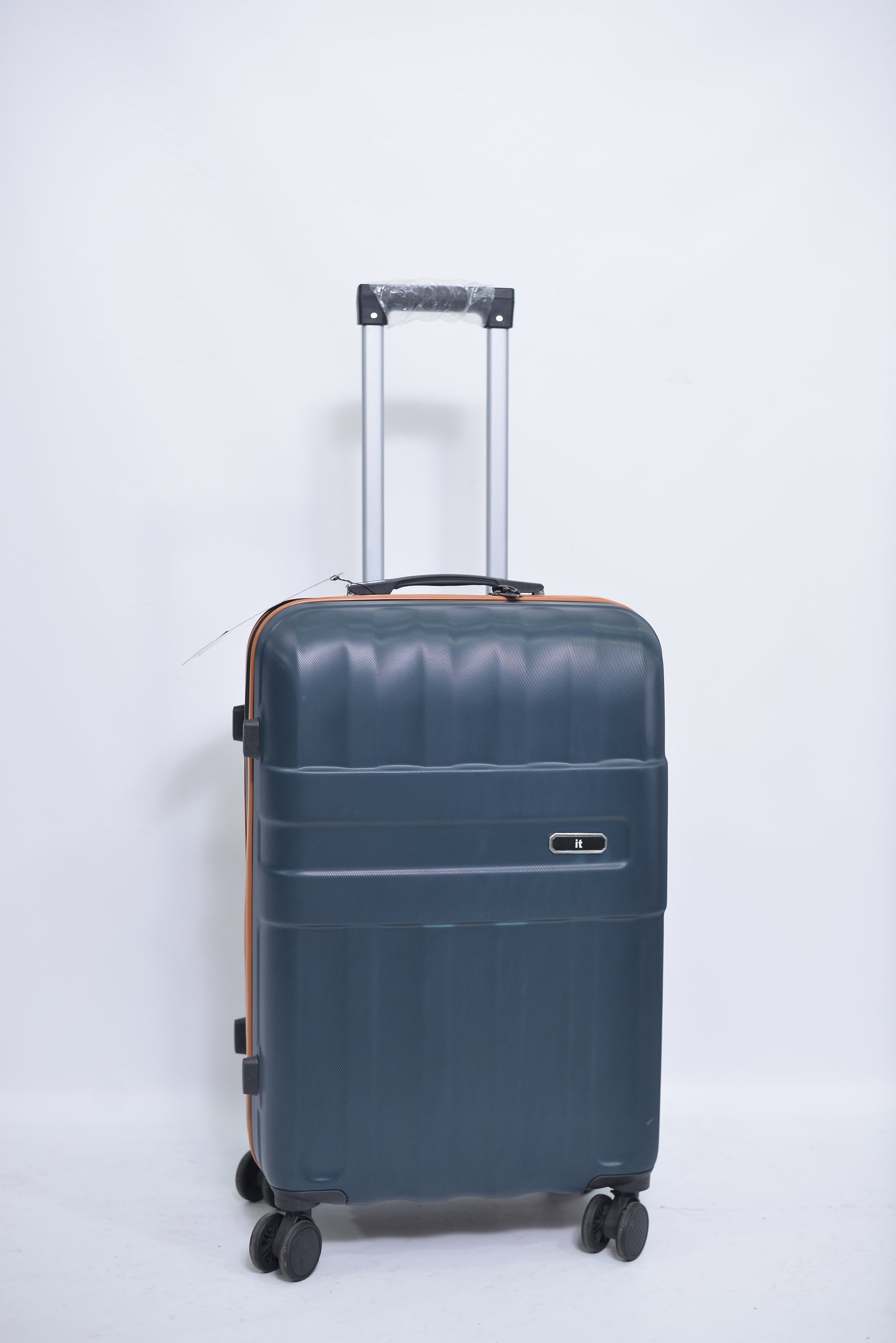Set Of 3 Only Rs.16500 Imported Luggage Unbreakable 360 Degree Moving