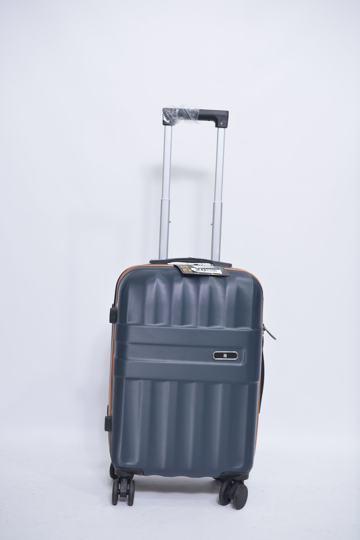 Set Of 3 Only Rs.16500 Imported Luggage Unbreakable 360 Degree Moving