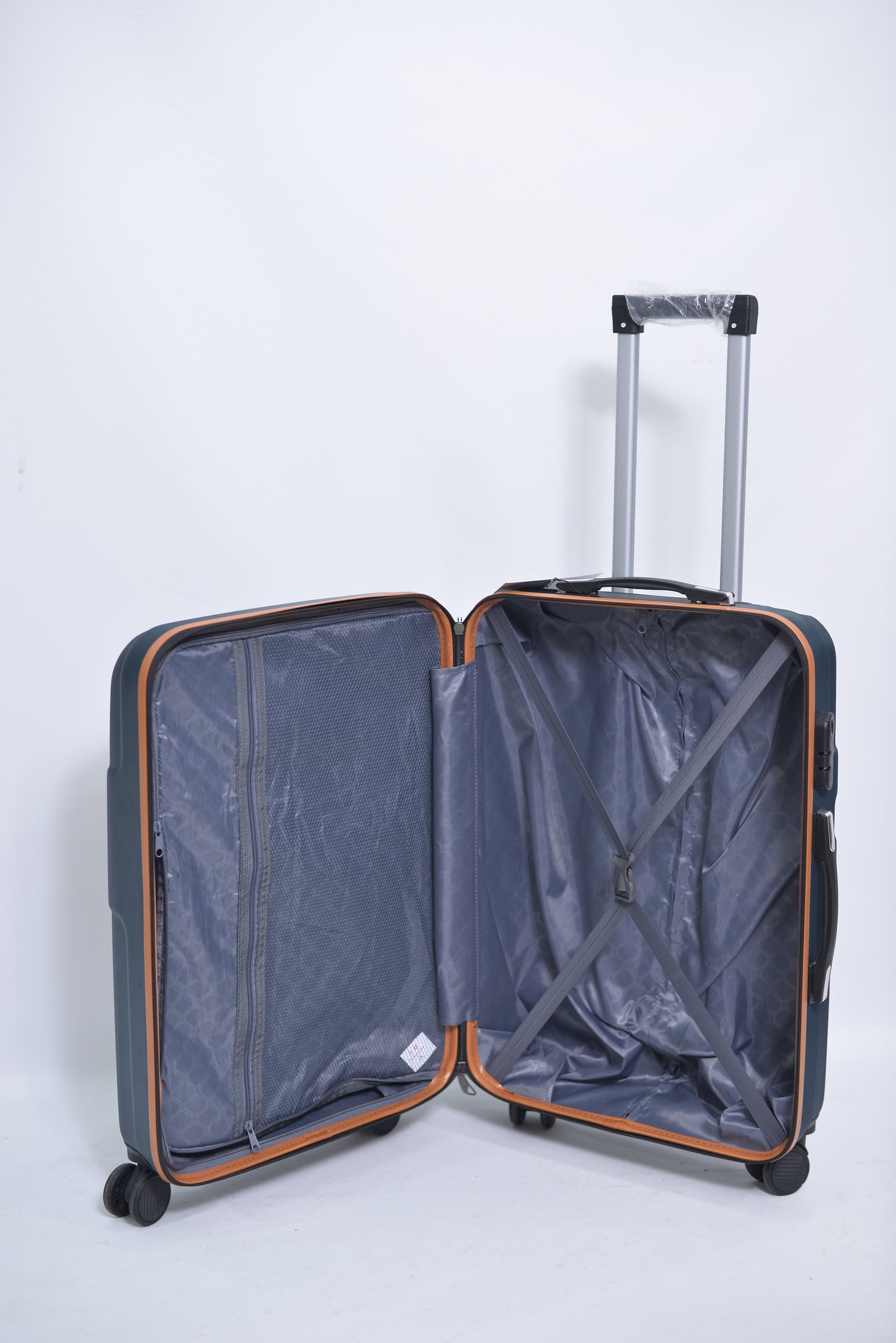 Set Of 3 Only Rs.16500 Imported Luggage Unbreakable 360 Degree Moving