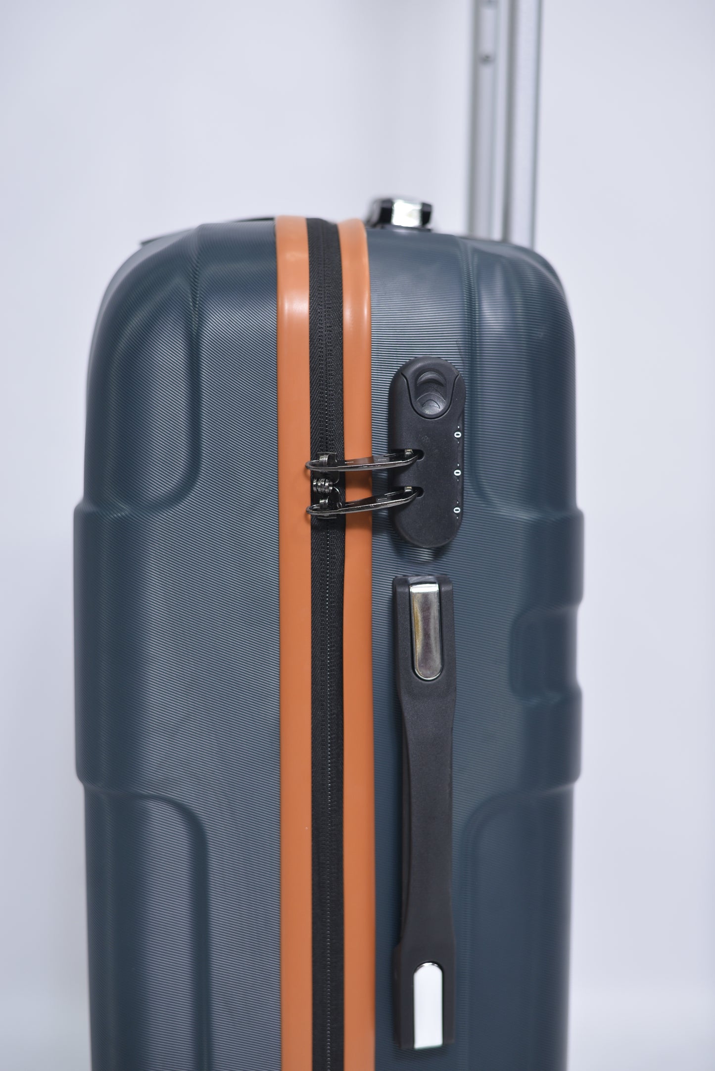 Set Of 3 Only Rs.16500 Imported Luggage Unbreakable 360 Degree Moving