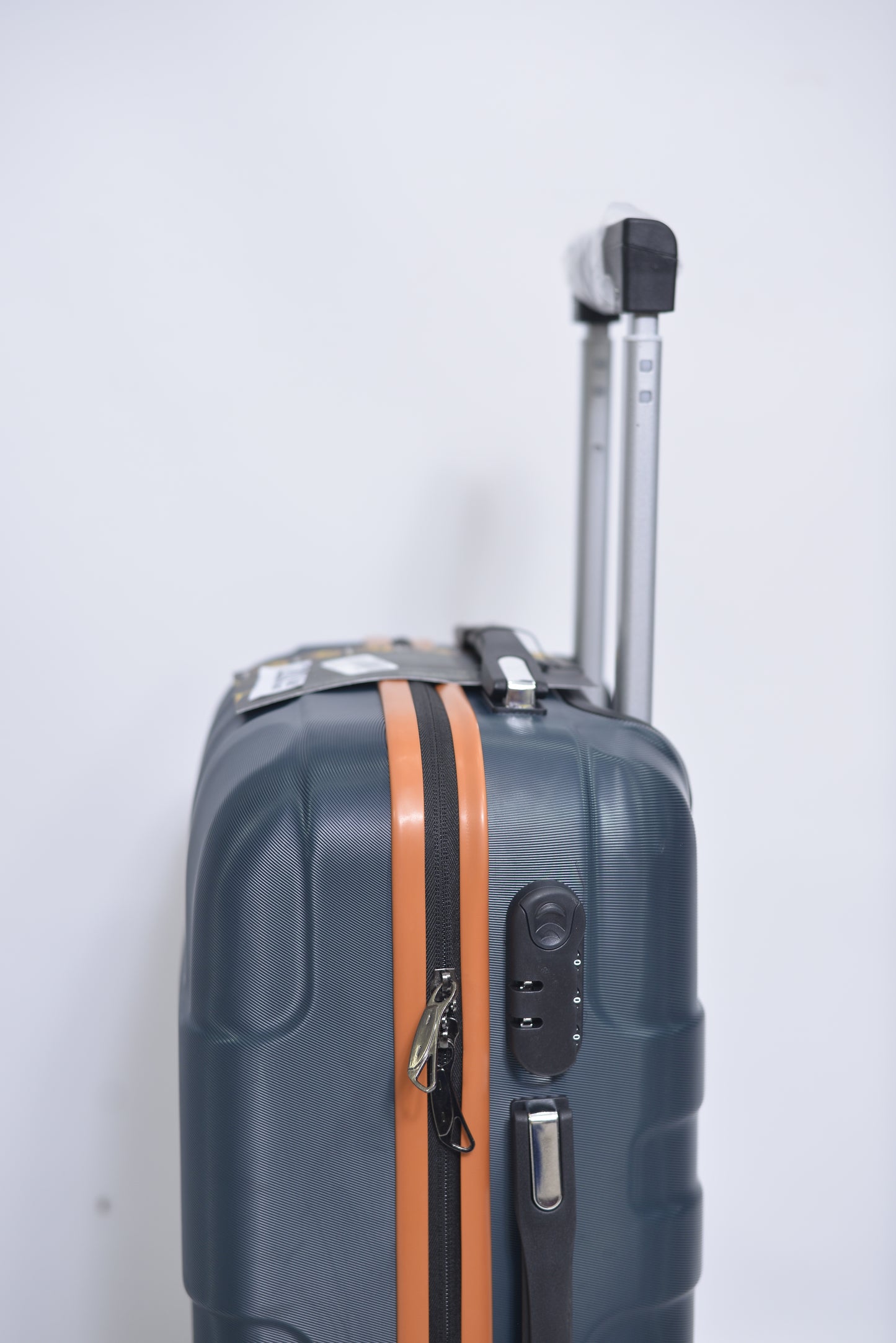 Set Of 3 Only Rs.16500 Imported Luggage Unbreakable 360 Degree Moving