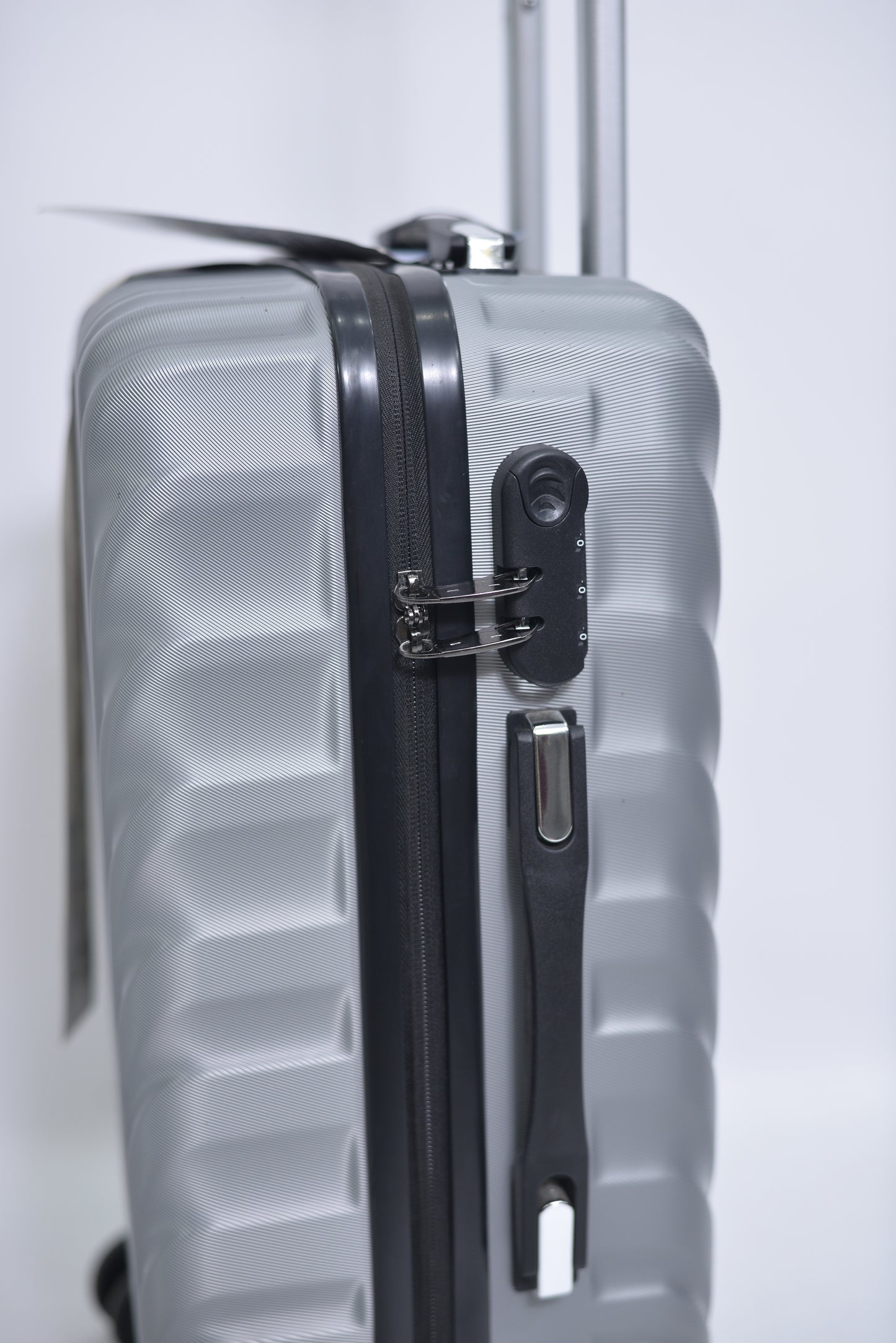 Set Of 3 Only Rs.16500 Imported Luggage Unbreakable 360 Degree Moving