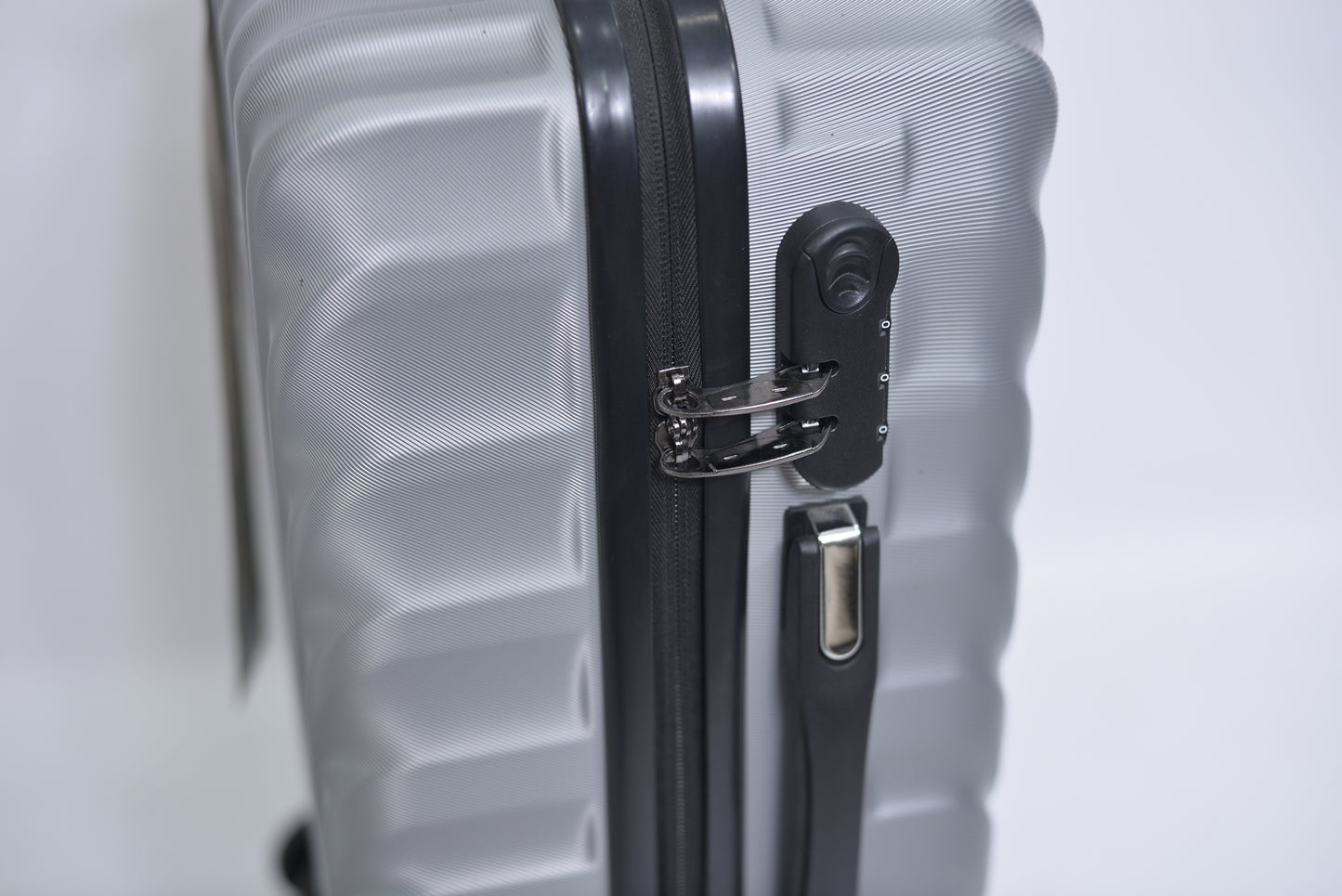 Set Of 3 Only Rs.16500 Imported Luggage Unbreakable 360 Degree Moving