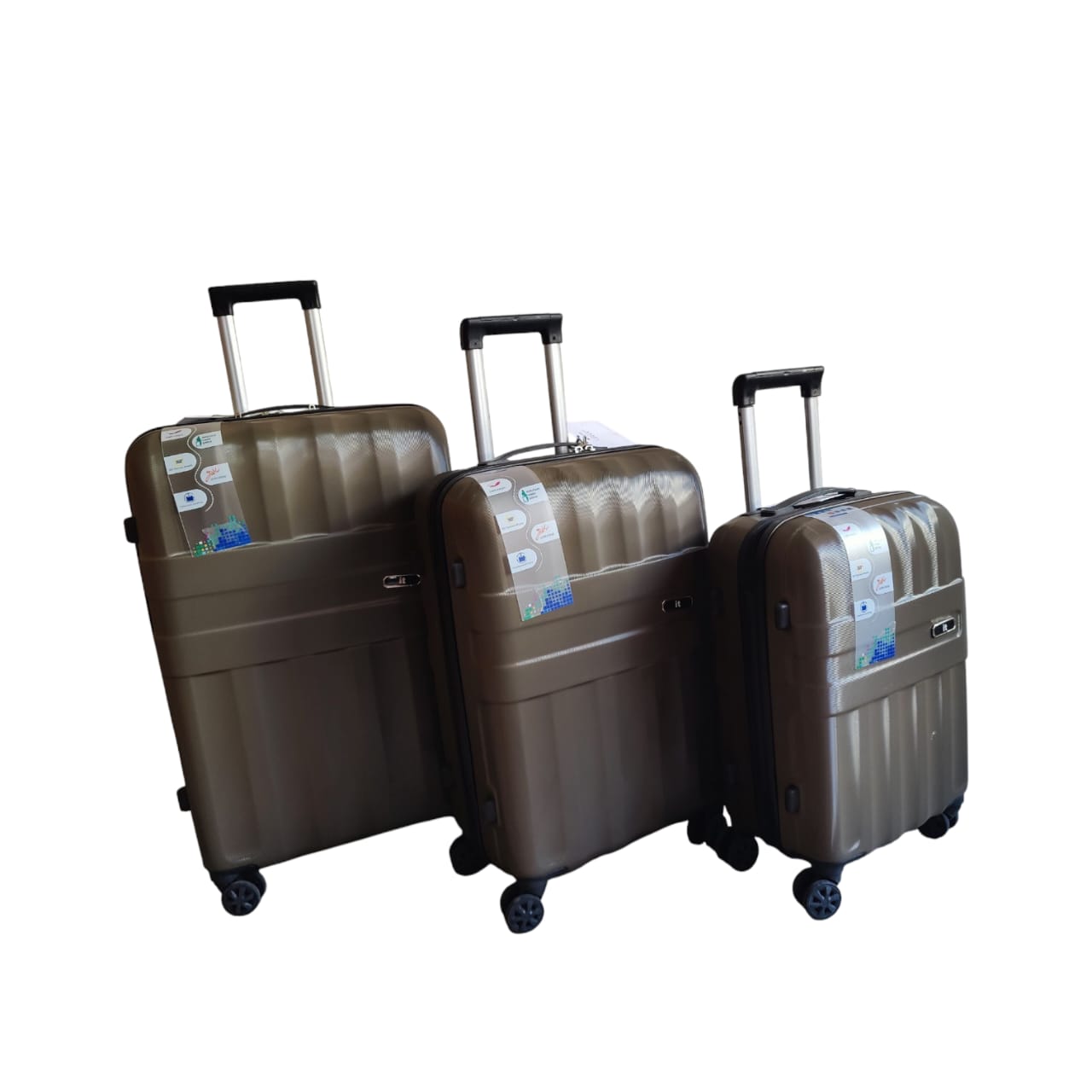 "it" Luggage: Effortless Travel, Unbeatable Durability – Hard-Shell Spinner Suitcase