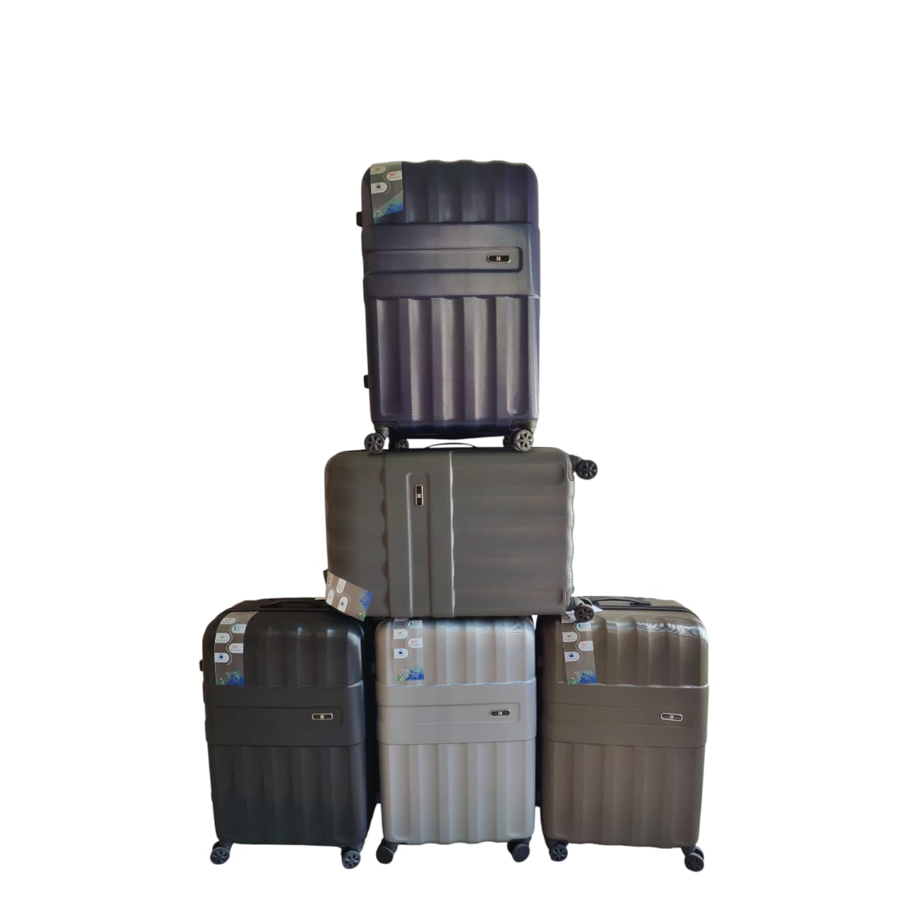 "it" Luggage: Effortless Travel, Unbeatable Durability – Hard-Shell Spinner Suitcase