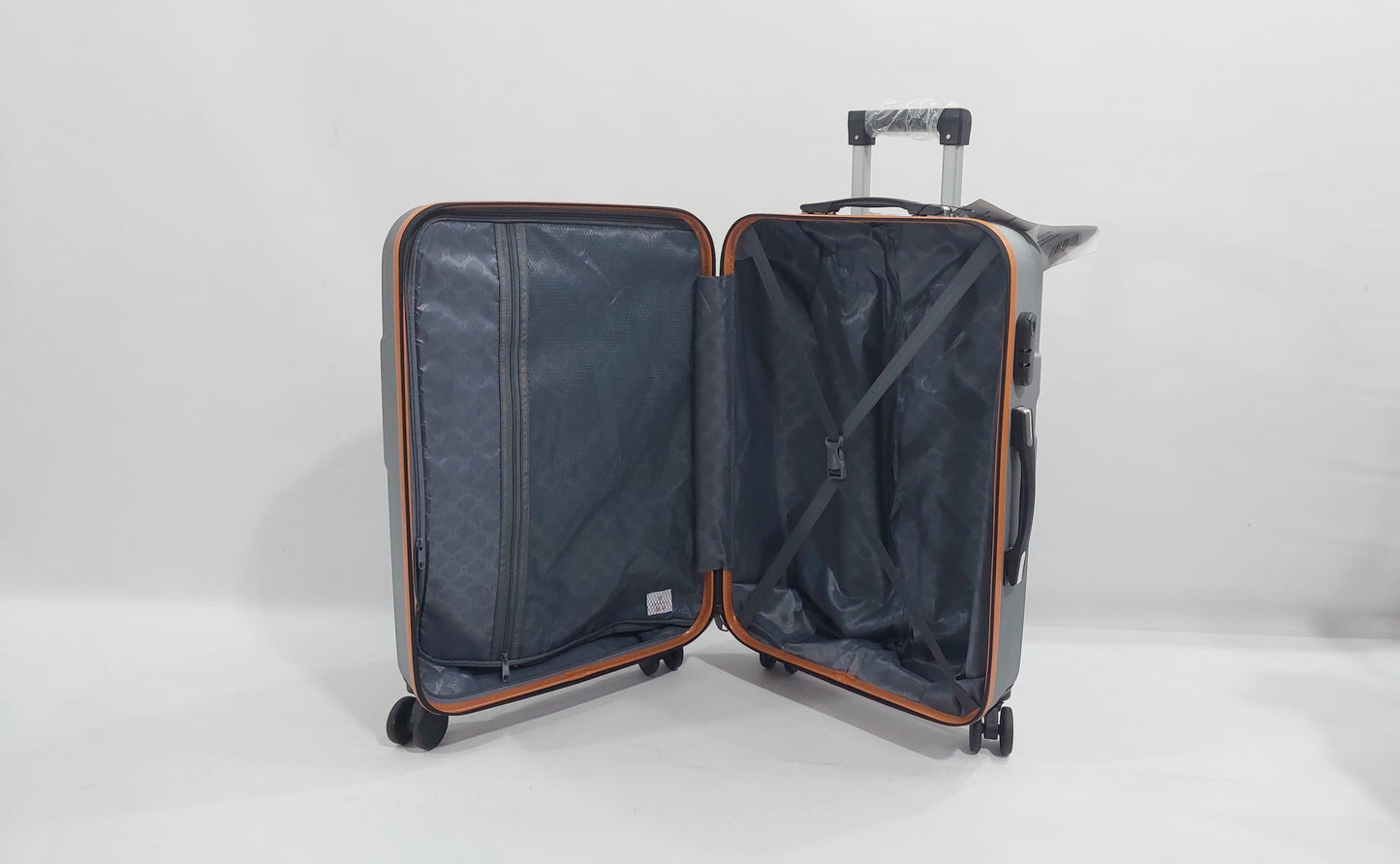 Set Of 3 Only Rs.16500 Imported Luggage Unbreakable 360 Degree Moving