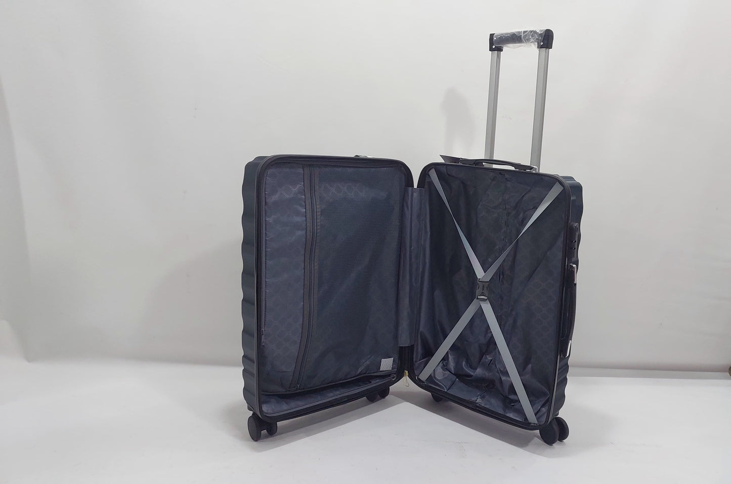 Set Of 3 Only Rs.16500 Imported Luggage Unbreakable 360 Degree Moving