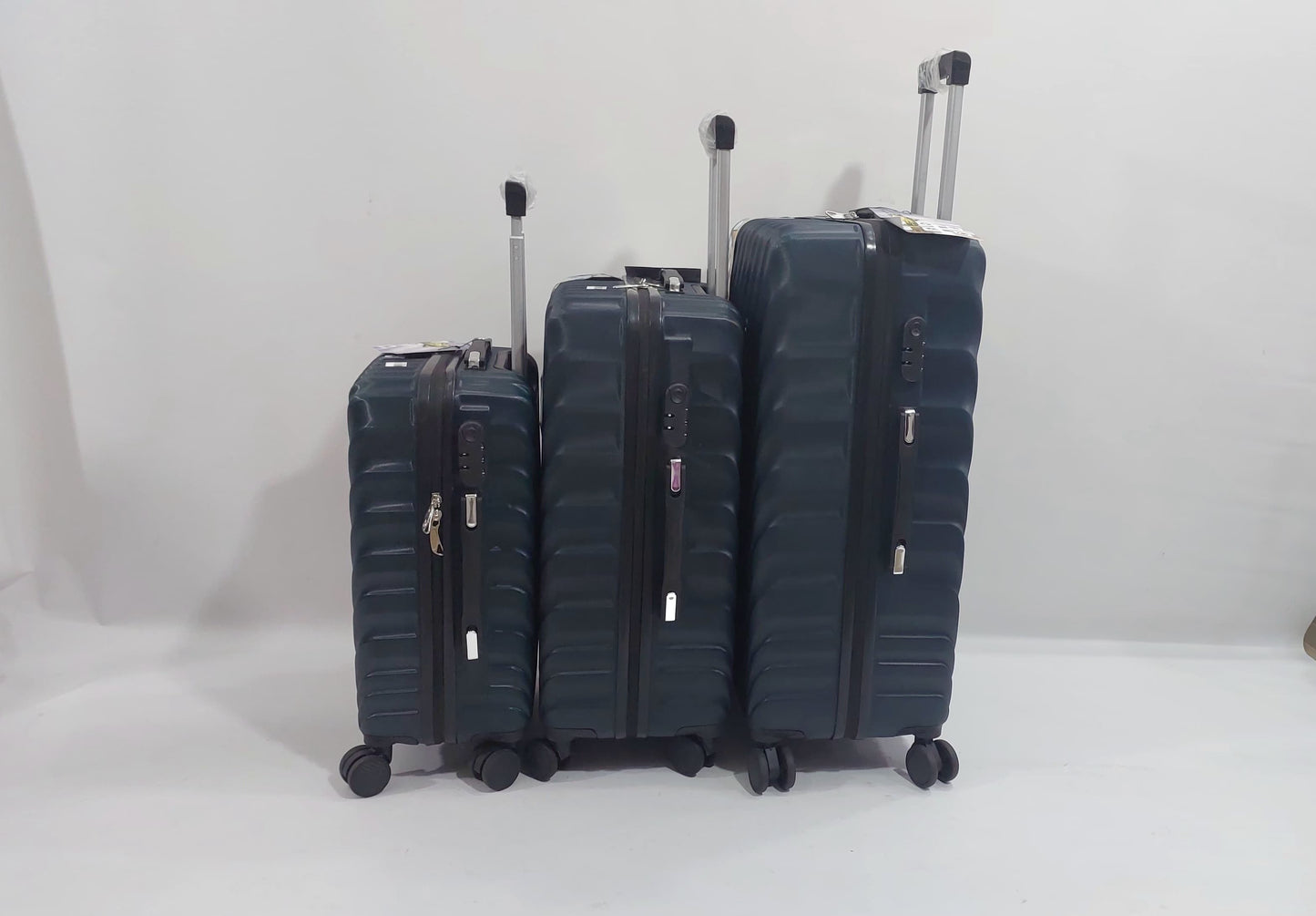 Set Of 3 Only Rs.16500 Imported Luggage Unbreakable 360 Degree Moving