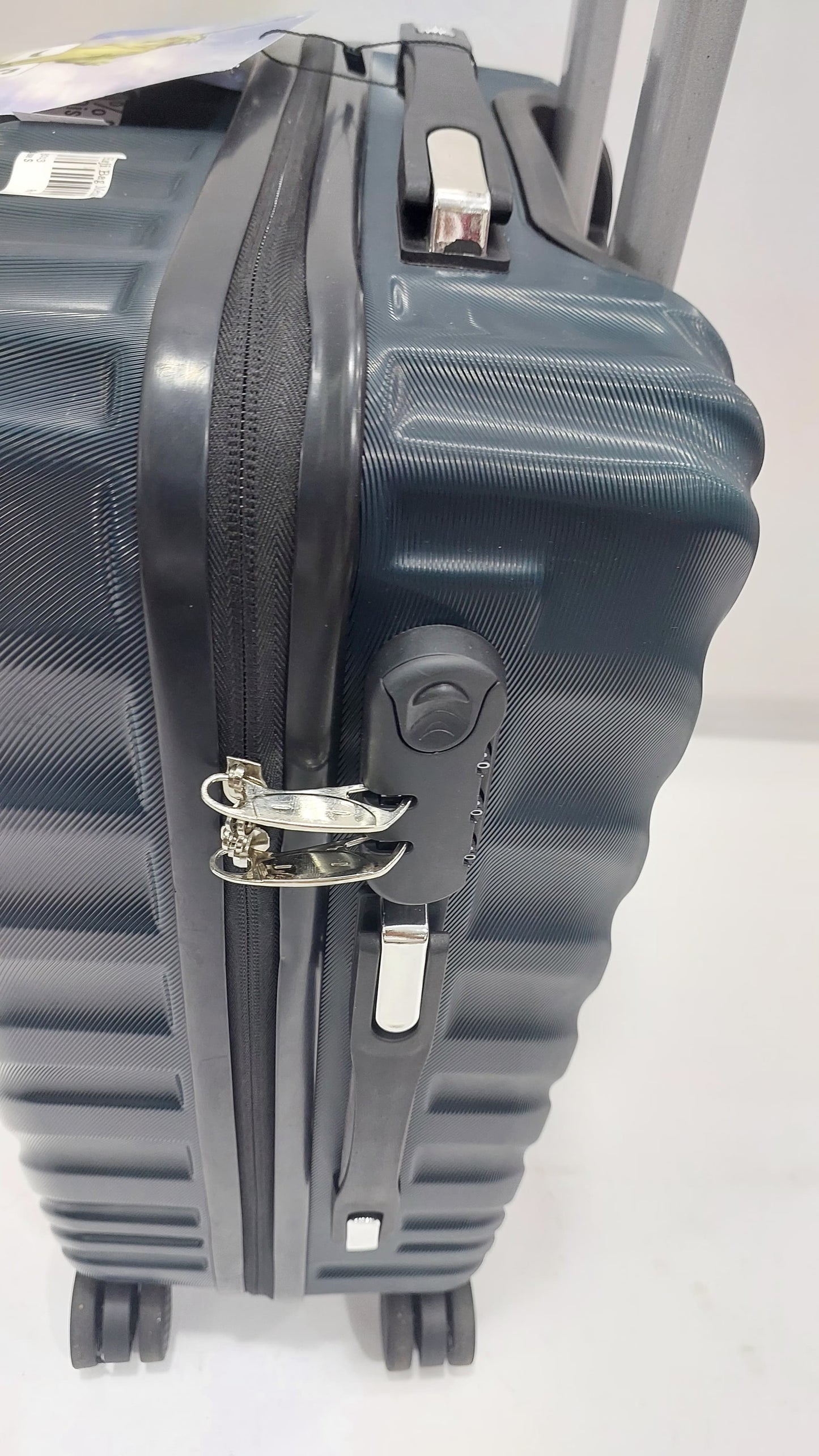 Set Of 3 Only Rs.16500 Imported Luggage Unbreakable 360 Degree Moving