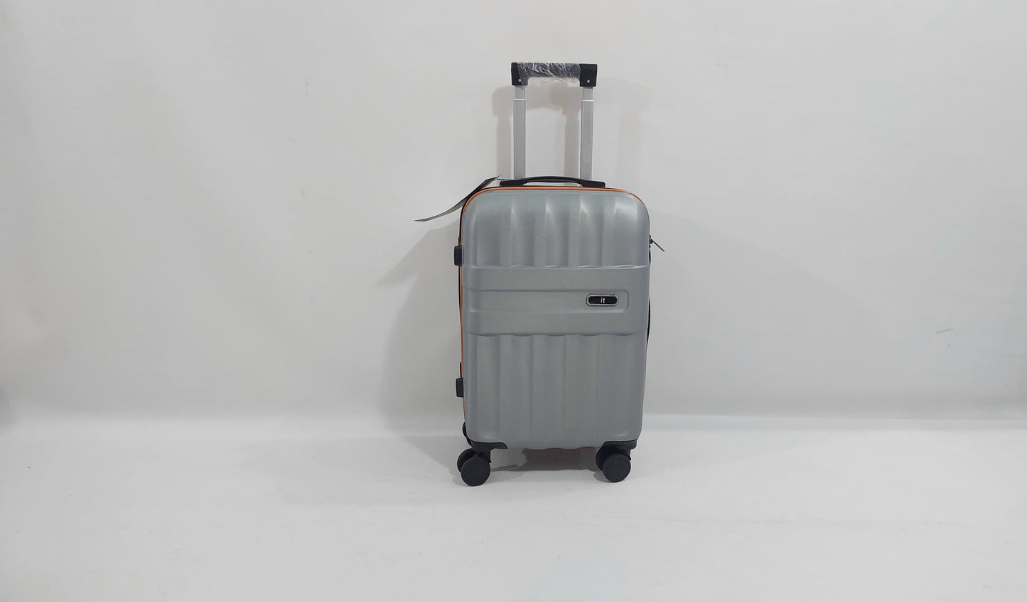 Set Of 3 Only Rs.16500 Imported Luggage Unbreakable 360 Degree Moving