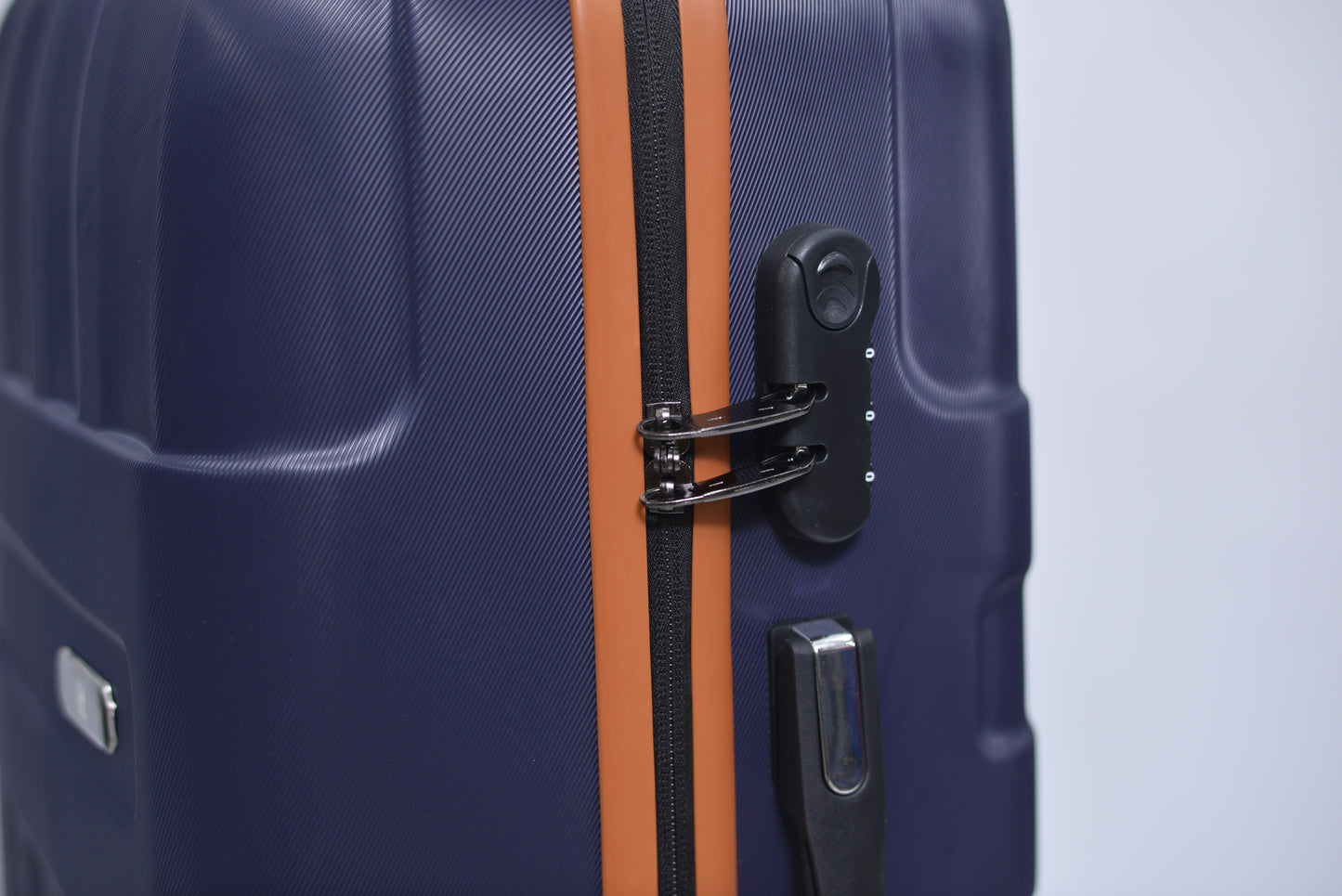 Set Of 3 Only Rs.16500 Imported Luggage Unbreakable 360 Degree Moving
