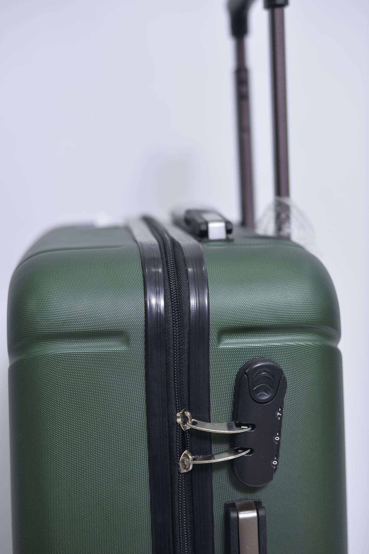 Set Of 3 Only Rs.16500 Imported Luggage Unbreakable 360 Degree Moving