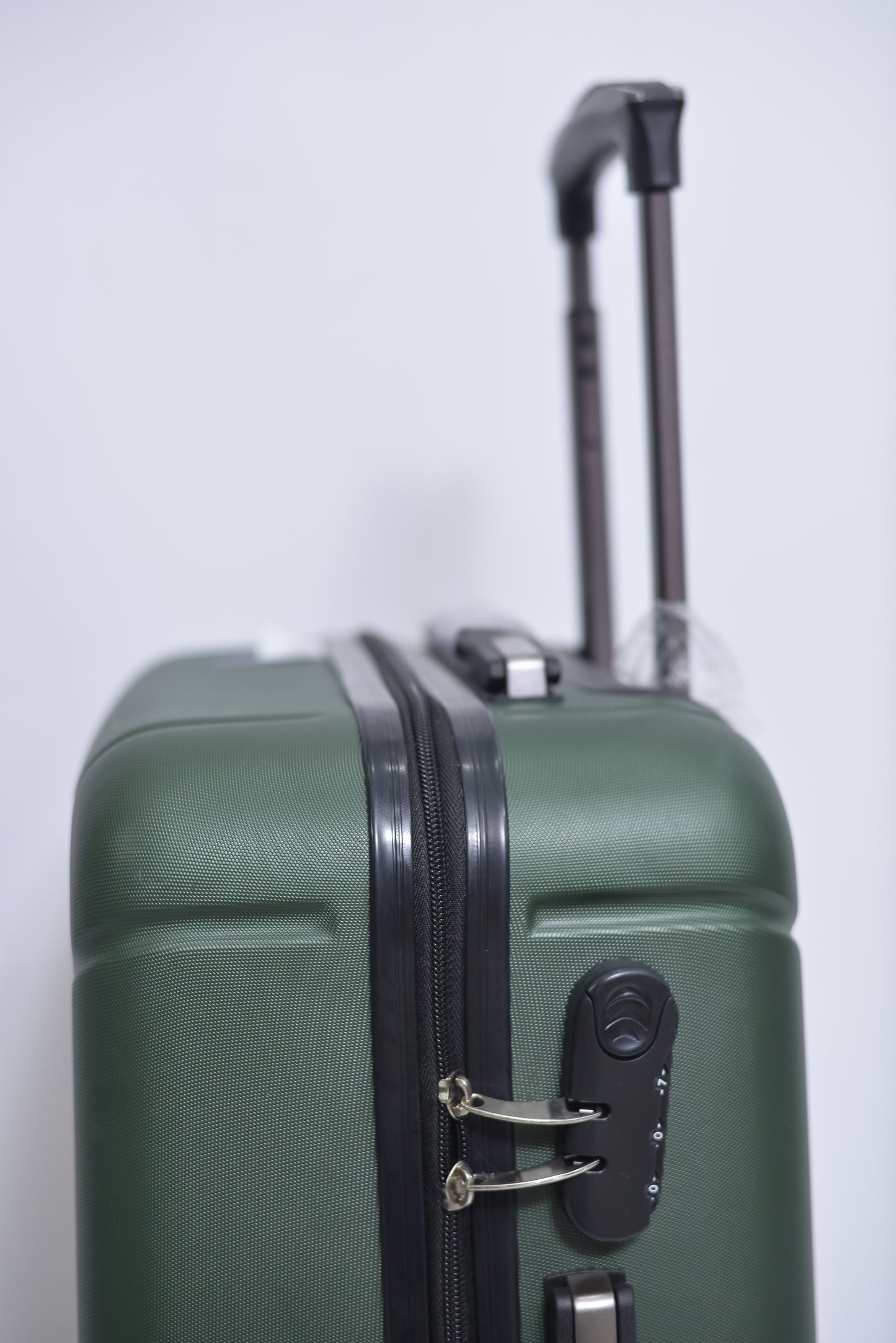 Set Of 3 Only Rs.16500 Imported Luggage Unbreakable 360 Degree Moving
