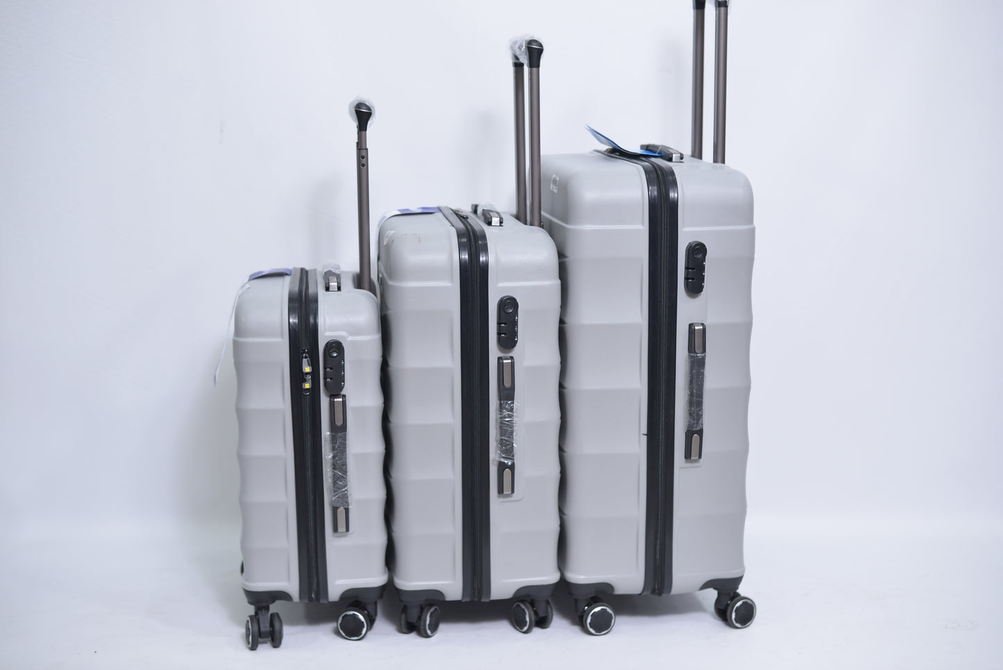 Set Of 3 Only Rs.16500 Imported Luggage Unbreakable 360 Degree Moving