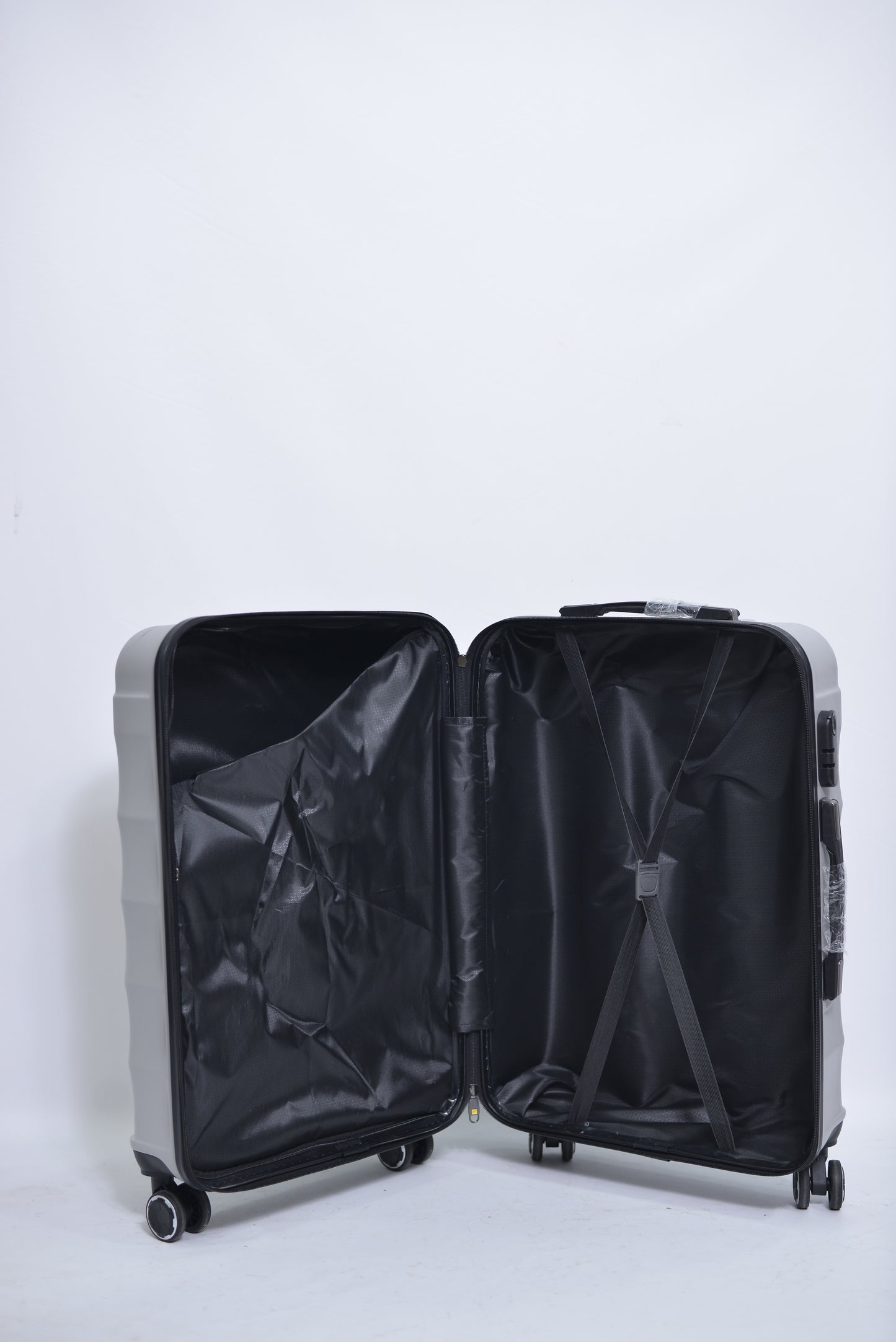 Set Of 3 Only Rs.16500 Imported Luggage Unbreakable 360 Degree Moving