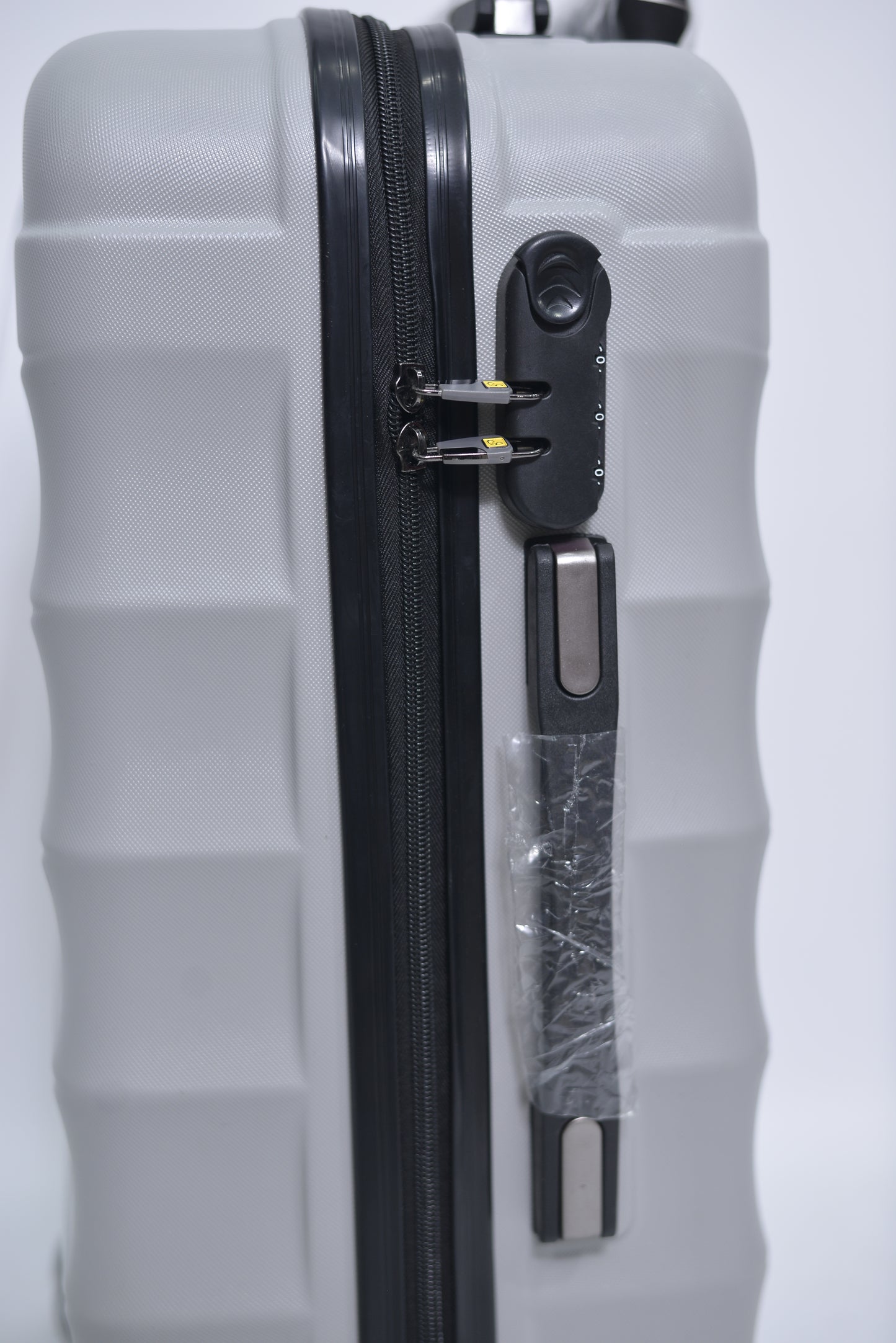 Set Of 3 Only Rs.16500 Imported Luggage Unbreakable 360 Degree Moving