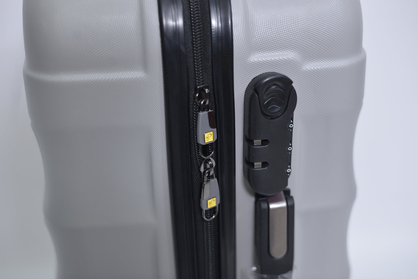 Set Of 3 Only Rs.16500 Imported Luggage Unbreakable 360 Degree Moving