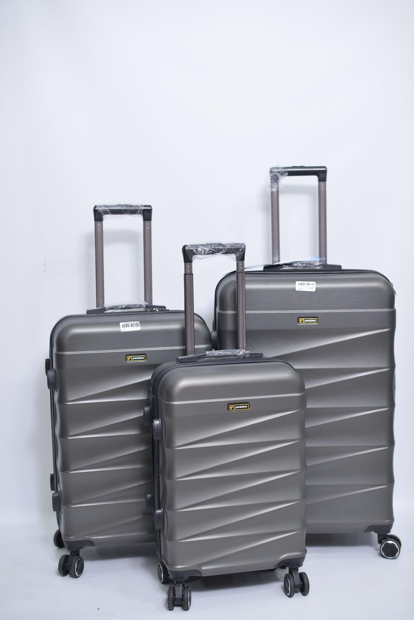 Set Of 3 Only Rs.16500 Imported Luggage Unbreakable 360 Degree Moving
