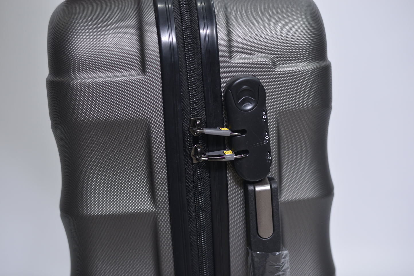 Set Of 3 Only Rs.16500 Imported Luggage Unbreakable 360 Degree Moving