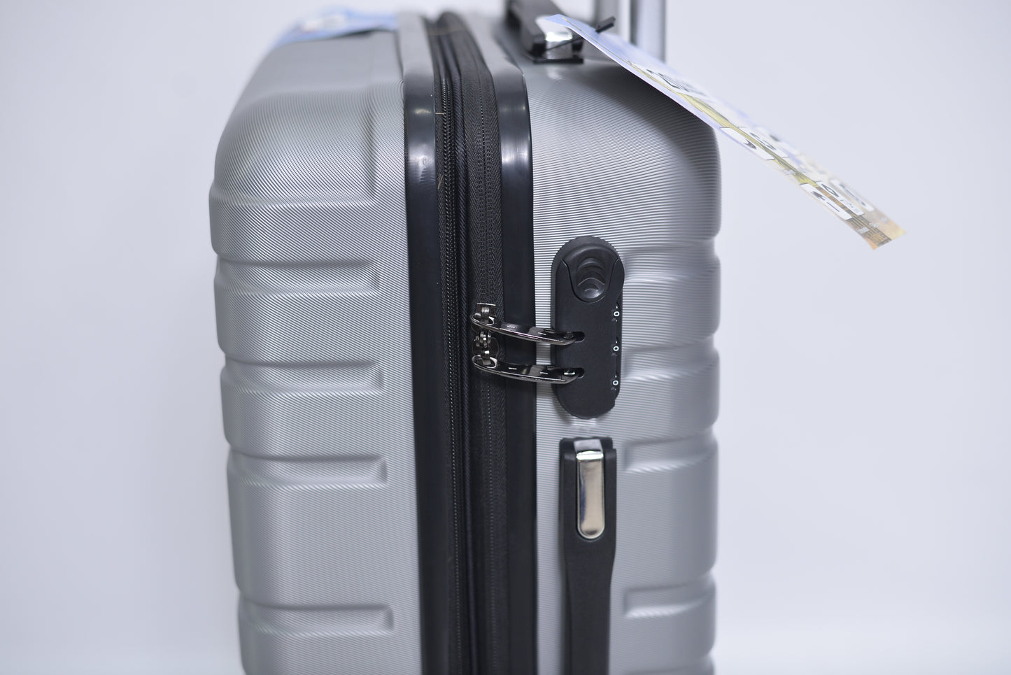 Set Of 3 Only Rs.25,000 With Extra Capacity Imported Luggage Unbreakable 360 Degree Moving