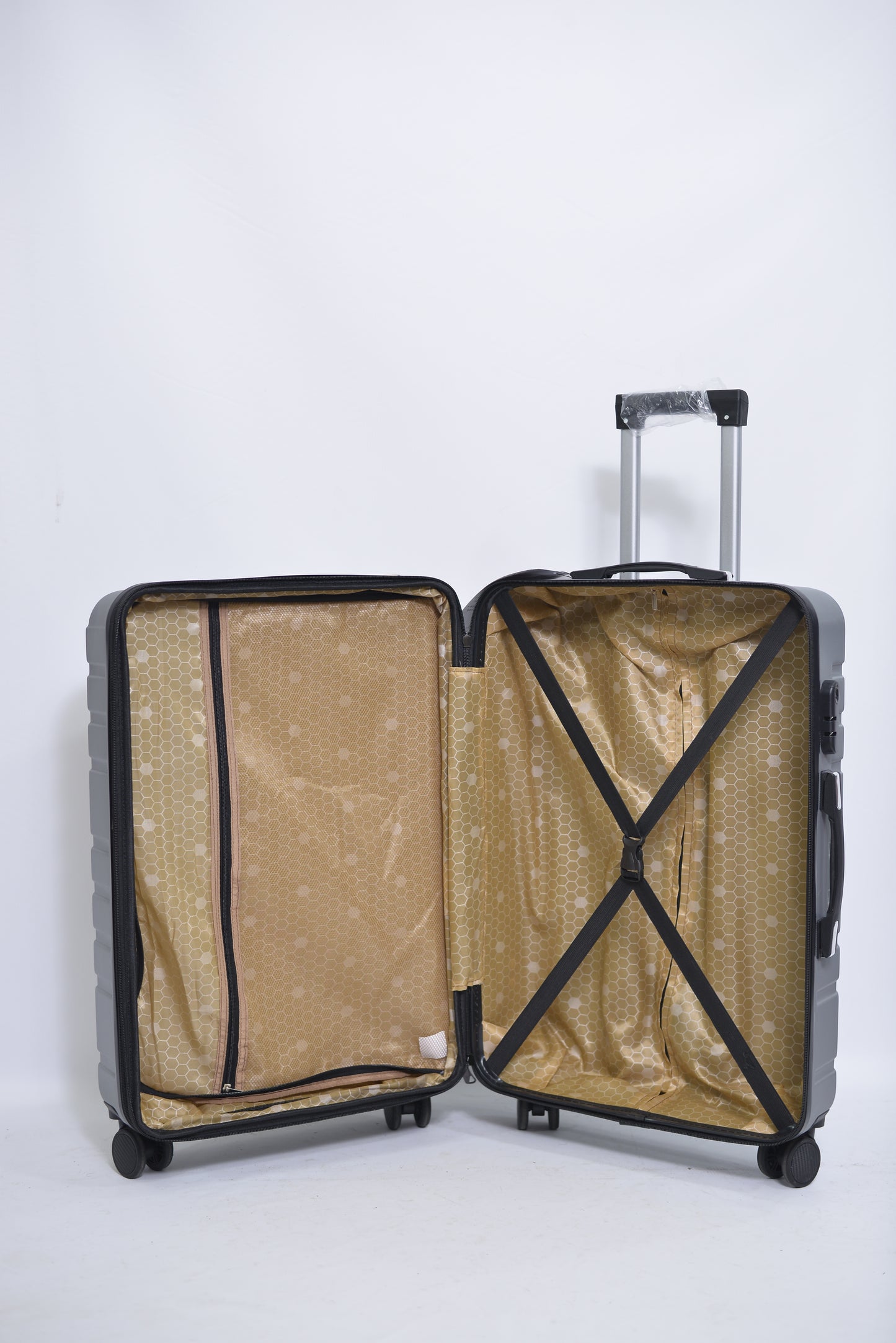 Set Of 3 Only Rs.25,000 With Extra Capacity Imported Luggage Unbreakable 360 Degree Moving
