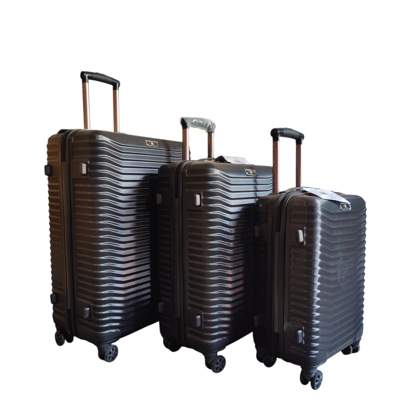 Travel in Chic Style: The [ IT ] Rose Gold Hardshell Spinner Suitcase