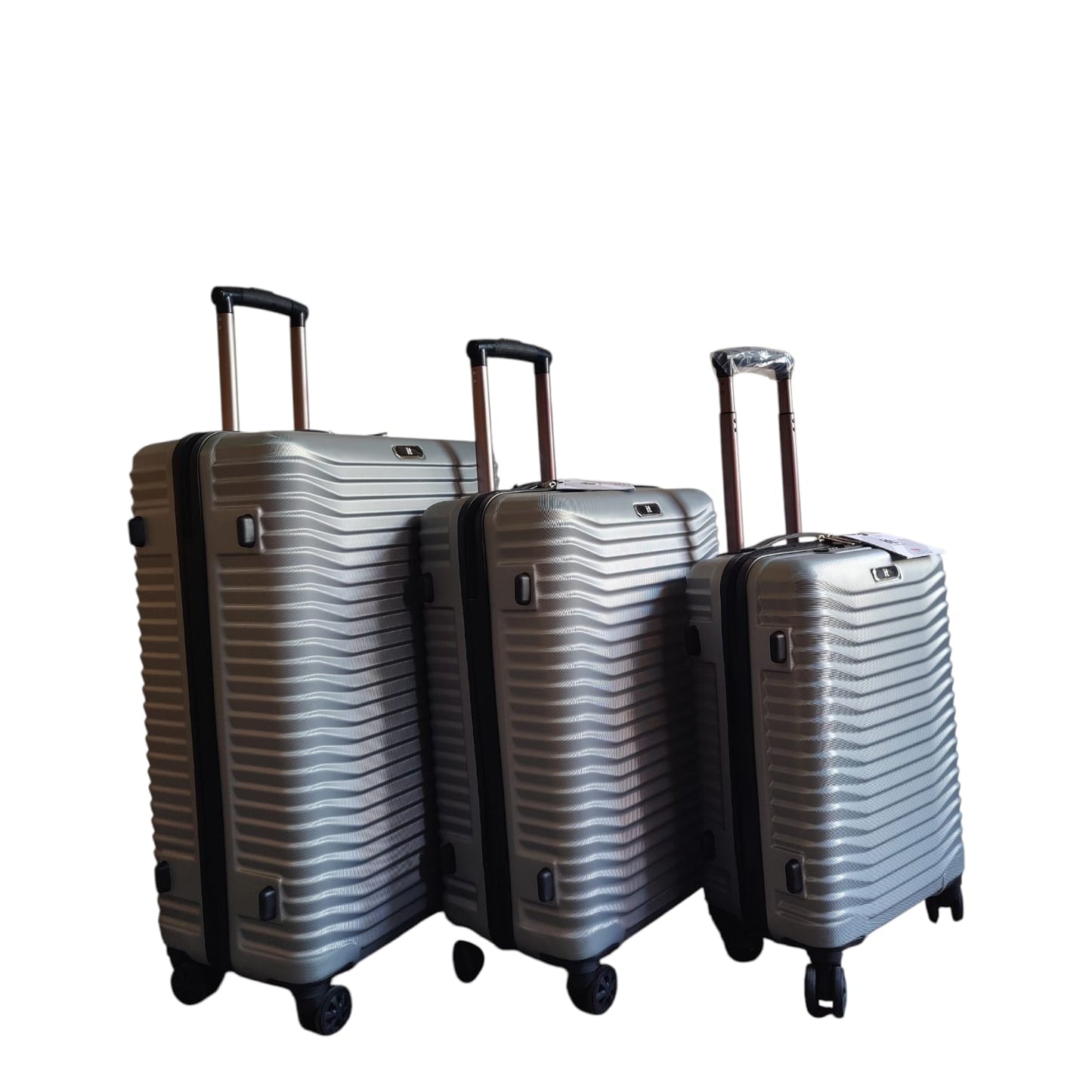 Travel in Chic Style: The [ IT ] Rose Gold Hardshell Spinner Suitcase
