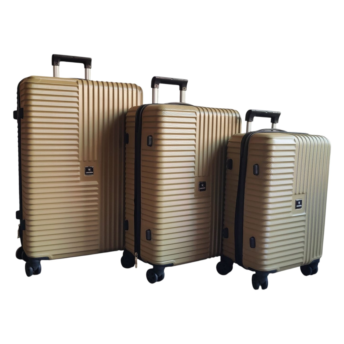Crown Luggage: Sleek Black Hard-Shell Ribbed Spinner Suitcase