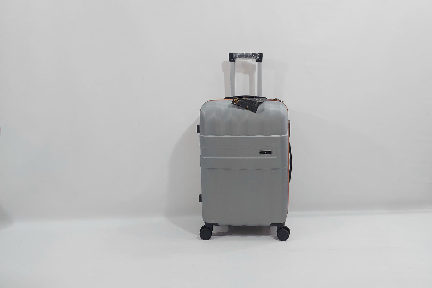 Set Of 3 Only Rs.16500 Imported Luggage Unbreakable 360 Degree Moving