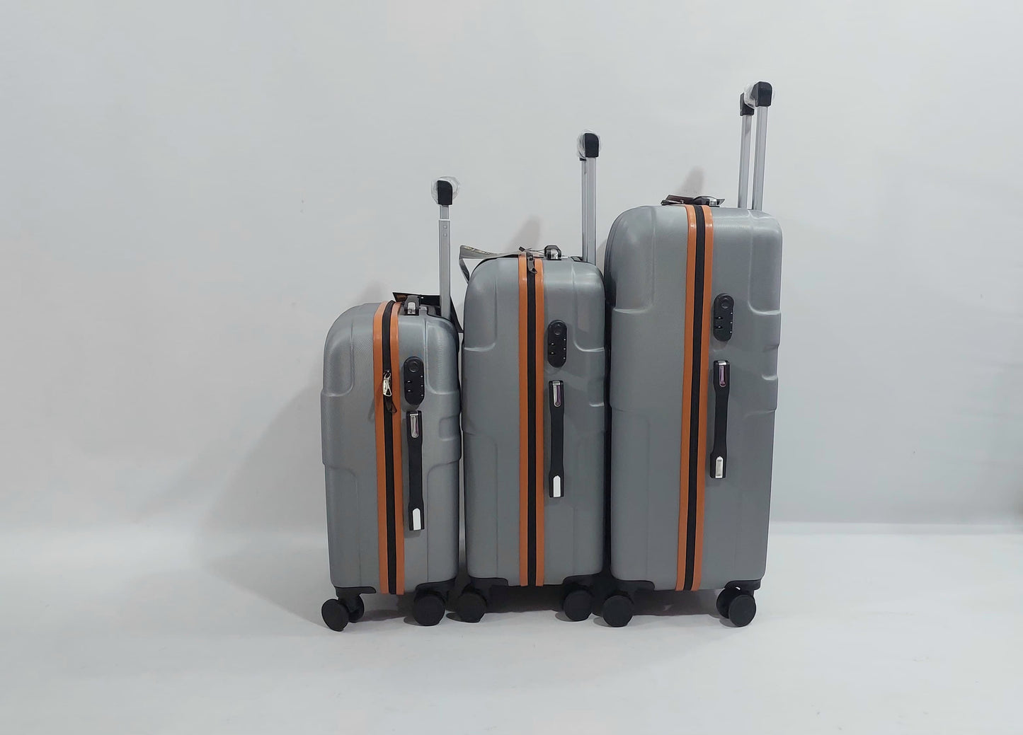 Set Of 3 Only Rs.16500 Imported Luggage Unbreakable 360 Degree Moving
