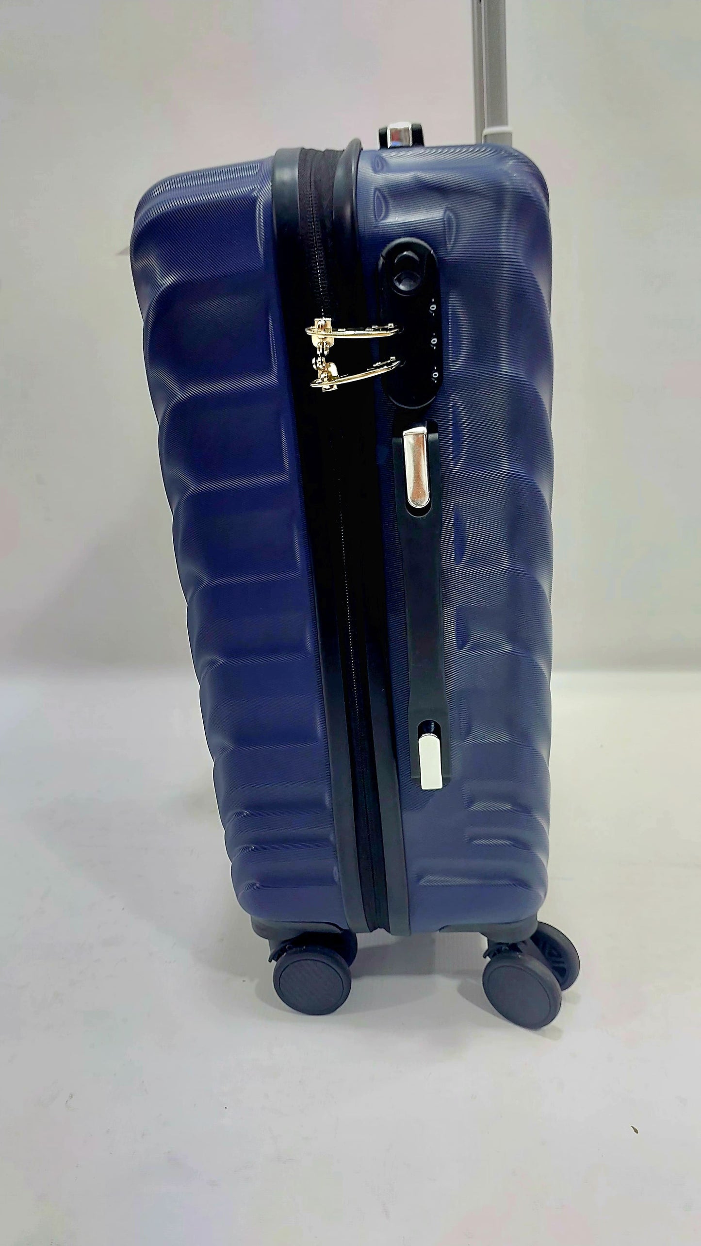 Set Of 3 Only Rs.16500 Imported Luggage Unbreakable 360 Degree Moving